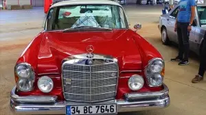 Klasik otomobil tutkunları Burdur'da buluştu