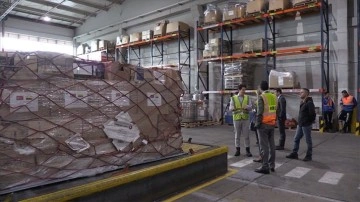 Kolombiya'da depremzedeler için toplanan yardım malzemeleri Türkiye'ye gönderildi