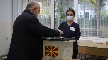 Kuzey Makedonya'da ahali evcil seçimlerin ikinci turu düşüncesince kasa başında