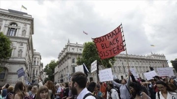 Londra Polis Teşkilatındaki "ırkçılık ve kadın düşmanlığı"na karşı gösteri düzenlendi