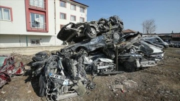 Malatya'da depremden sonra otoparka çekilen araçlar görüntülendi