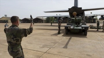 Mali'de Fransız askerlerin ülkeden çekilmesi kararı sevinçle karşılandı