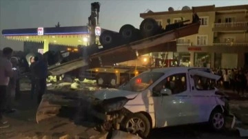 Mardin'de kaza yapan araçlara müdahale edenlere tır çarptı, 8 kişi hayatını kaybetti
