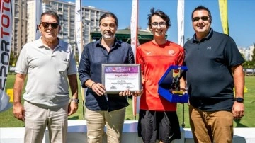 Mete Gazoz, 'Sportif Fair Play Kariyer Dalı' ödülünü Antalya'da aldı