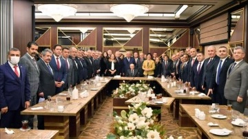 MHP Genel Başkanı Bahçeli, partisinin milletvekilleriyle yemekte bir araya geldi