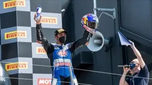 Milli motosikletçi Toprak Razgatlıoğlu, İspanya'daki ikinci yarışta birinci oldu