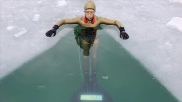 Milli sporcu Erken, buz altı dalış antrenmanında dünya rekoruna ulaştı