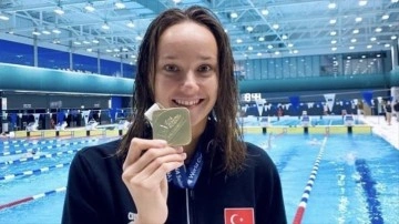 Milli yüzücü Viktoria Zeynep Güneş'ten altın madalya