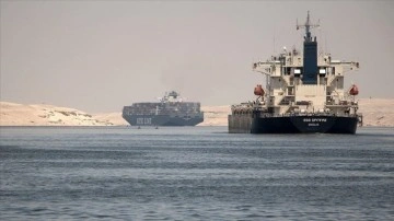 Mısır: Süveyş Kanalı'nda gemi trafiği 2022'de yüzde 15 arttı