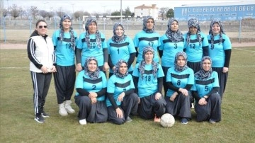 Nevşehir'de ev kadınlarından oluşan futbol takımı "Dimispor", ilk antrenmanına çıktı