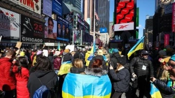 New York'un Times Meydanı'nda Rusya'nın Ukrayna saldırısı protesto edildi