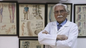 Ortopedinin '90 yıllık çınarı', 66 yıldır beyaz önlüğünü çıkarmıyor