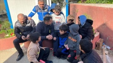 Osman Çakmak, depremzedelere yardım çalışmalarına katıldı