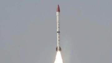 Pakistan menzilini artırdığı seyir füzesi Babür-1B'yi başarıyla test etti
