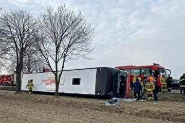 Polonya'da Ukraynalı mültecileri taşıyan otobüs kaza yaptı: 6 yaralı