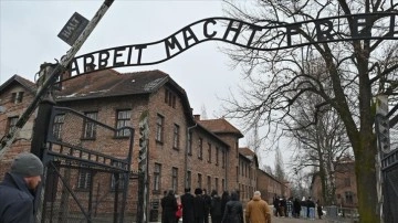 Polonya'daki Auschwitz toplama kampından kurtulanlar anılarını anlattı