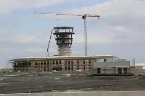Rize-Artvin Havalimanı'nın çay bardağı şeklinde inşa edilen uçuş kulesi şekillenme başladı