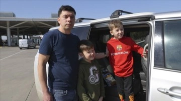 Rusya'nın saldırdığı Kiev'den kaçan Ukraynalı ailesiyle Türkiye'ye geldi