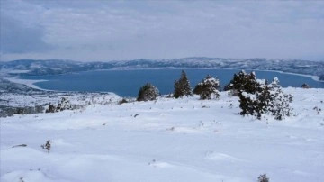 Salda Gölü manzaralı kayak merkezinde sezon açılıyor