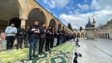 Şanlıurfa'da "Asrın felaketi"nde hayatını kaybedenler için gıyabi cenaze namazı kılın