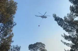 Seydikemer'deki yangına 5 helikopter ile havadan müdahale ediliyor