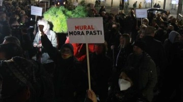 Sırbistan'da harp suçlusu Mladic'in duvar resminin korunmasına bağlı protestolar sürüyo
