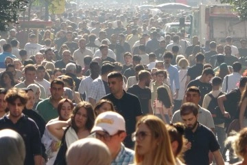 Sonbaharda etkili olan yaz sıcağı İstanbulluları bunalttı