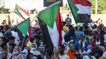 Sudan'da askeri dümen karşıtlarından çırçıplak itaatsizlik çağrısı