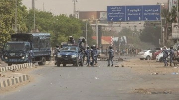 Sudan'da hükümet karşıtları Port Sudan’ın arkası sıra Kesele havaalanını da kapattı