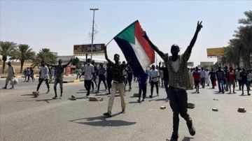 Sudan'da OHAL'i reddeden kuvvet ortağı, halkı müddetsiz çıplak itaatsizliğe çağırdı