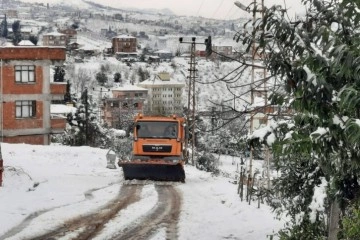 Trabzon'da 15 mahalle yolu kar nedeniyle ulaşıma kapandı