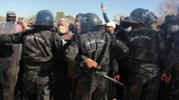 Tunuslu mekân örgütü: Çöp protestosunda avlu hakkımızı savunurken 'gaz bombalarına' hedef