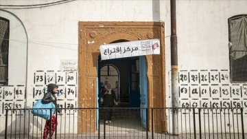 Tunus'ta erken genel seçimlere katılım yüzde 10'un altında kaldı