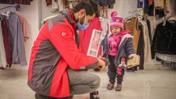 Türk Kızılay, İdlib'de savaş mağduru ailelerin yaralarını sarıyor