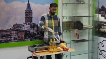 Türk üniversite öğrencileri Mısırlılara "Türkiye'ye ait lezzetleri" sevdiriyor