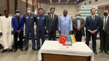 Türkiye, Nijer'e 200 bin doz Kovid-19 aşısı gönderdi