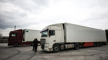 Türkiye'den gönderilen insani yardım malzemeleri Ukrayna'da
