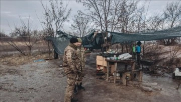 Ukrayna Devlet Başkanı Zelenskiy, Donbas'ta sıcak çatışmaların sürdüğünü belirtti