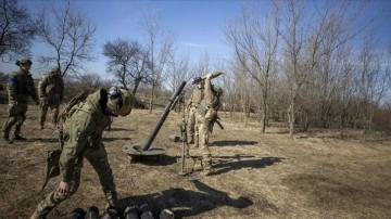 Ukrayna'da Zaporijya cephesinde konuşlanan topçu ve havan topu sistemleri görüntülendi