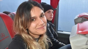 Ukrayna'dan tahliye edilen Türk öğrenciler, yurda dönüş yolunda AA'ya konuştu