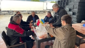 Ülkelerine dönemeyen Ukraynalı tır şoförleri, Antalya'da misafir ediliyor