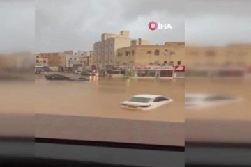 Umman'da sel felaketi, okullar tatil edildi