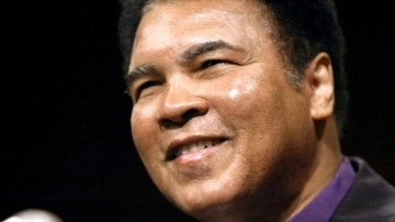 Ünlü yumruk oyuncusu Muhammed Ali'nin çizimleri kısaca 1 milyon dolara satıldı