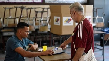 Venezuela halkı, ferda bölgesel ve yerel seçimler düşüncesince kasa başına gidiyor