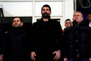 Volkan Demirel, Kasımpaşa-Antalyaspor maçını tribünden izledi