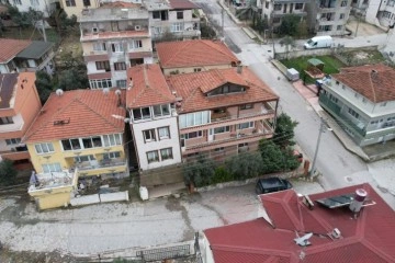 Yalova’da deprem olmadan evler yıkılıyor