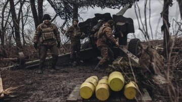 Zelenskiy: Rusya Noel'i Donbas'ta askerlerimizin ilerlemesini durdurmak için kullanmak ist
